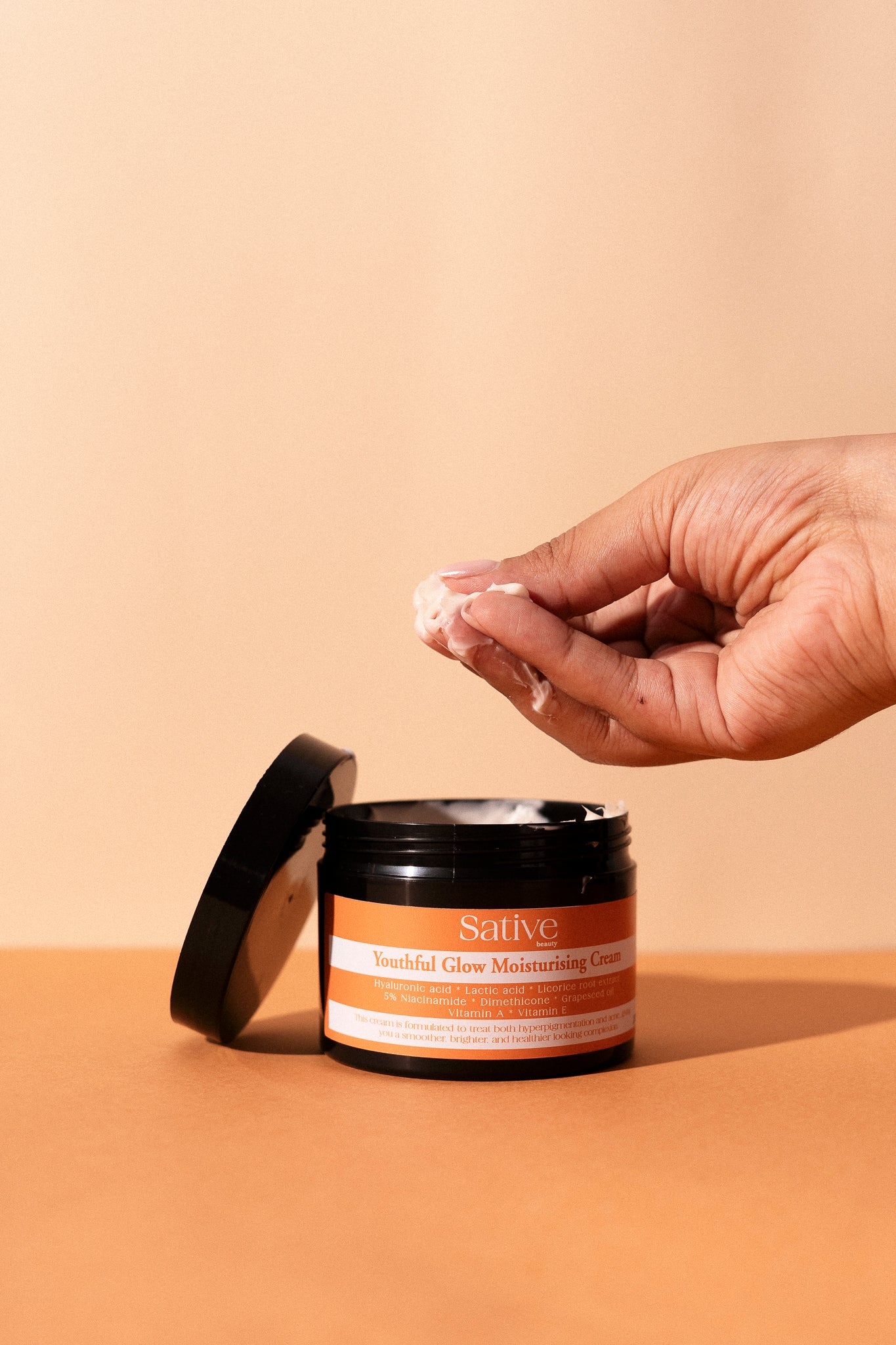 youthful glow moisturising cream
